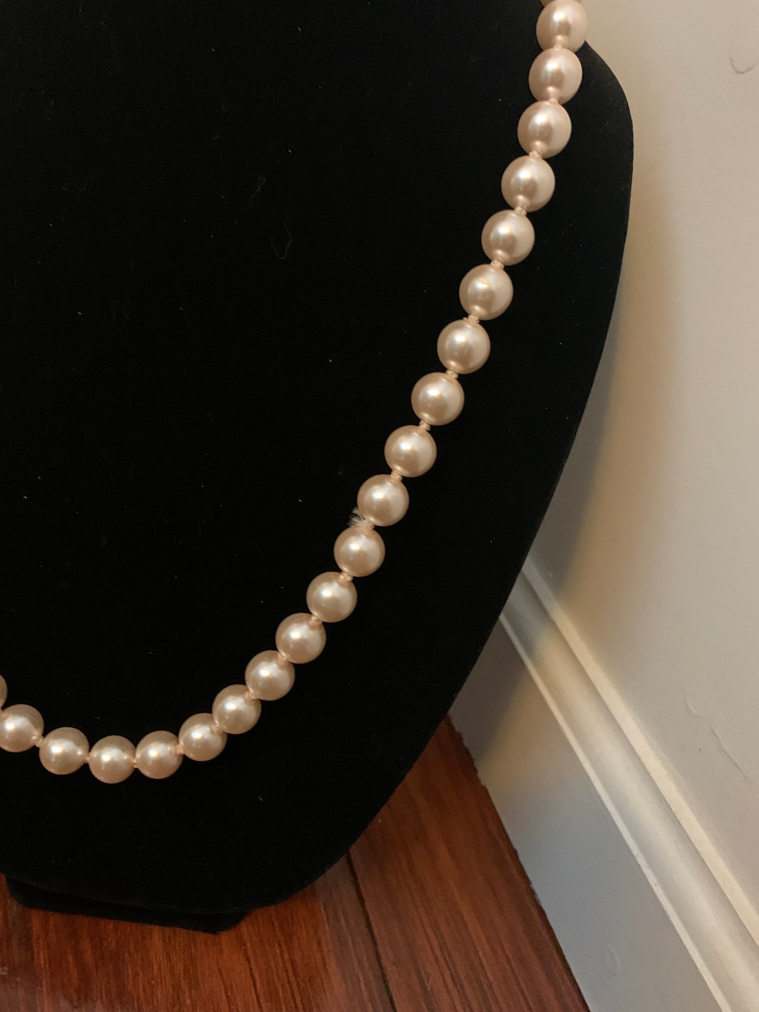 VINTAGE 1950s / 1960s AQUA, BABY BLUE & WHITE FAUX PEARL NECKLACE HONG –  Vintage Clothing & Fashions | Midnight Glamour